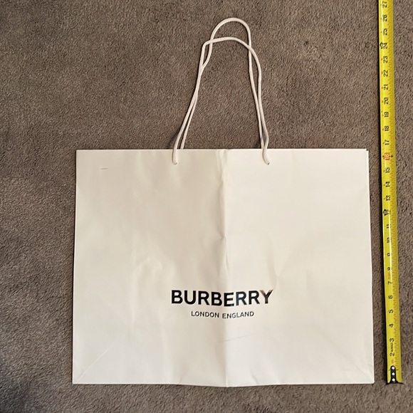 Beautiful large size Burberry shopping bag feom USA - Picture 2 of 3